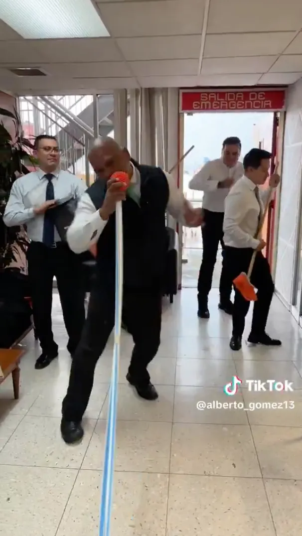 Los cibernautas reclamaron mejor servicio y menos baile / Redes Sociales