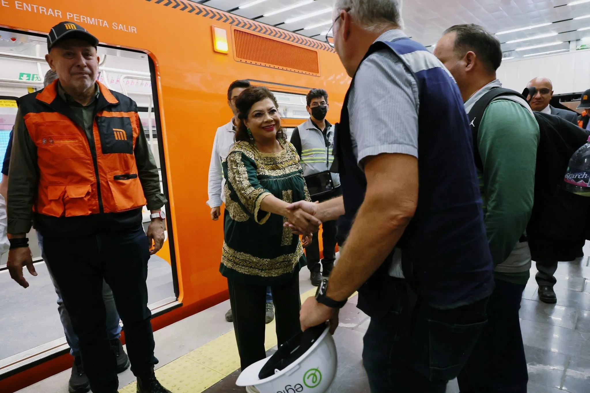 Clara Brugada espera que para el 23 de abril se abran las estaciones / Rede Sociales