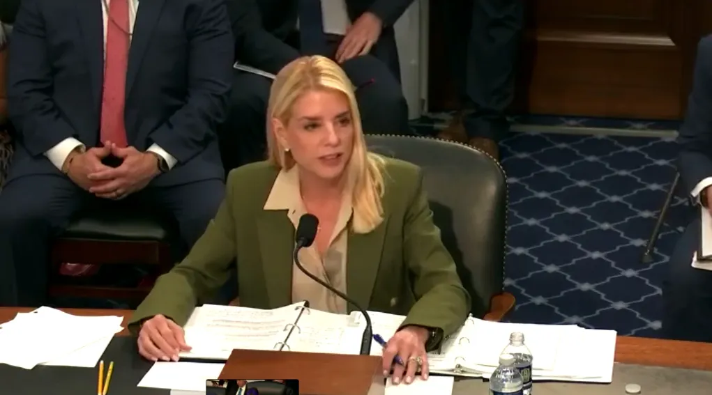 La fiscal general Pam Bondi fue quien puso a México en la lista negra / Redes Sociales