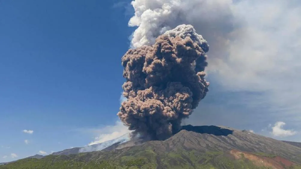 El volcán Etna es el más activo de toda Europa/X