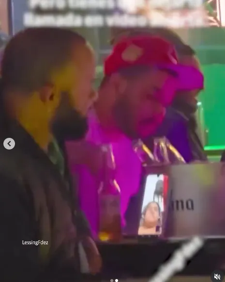 El hombre era vigilado por su mujer, ¿pues qué le sabe? / Redes Sociales