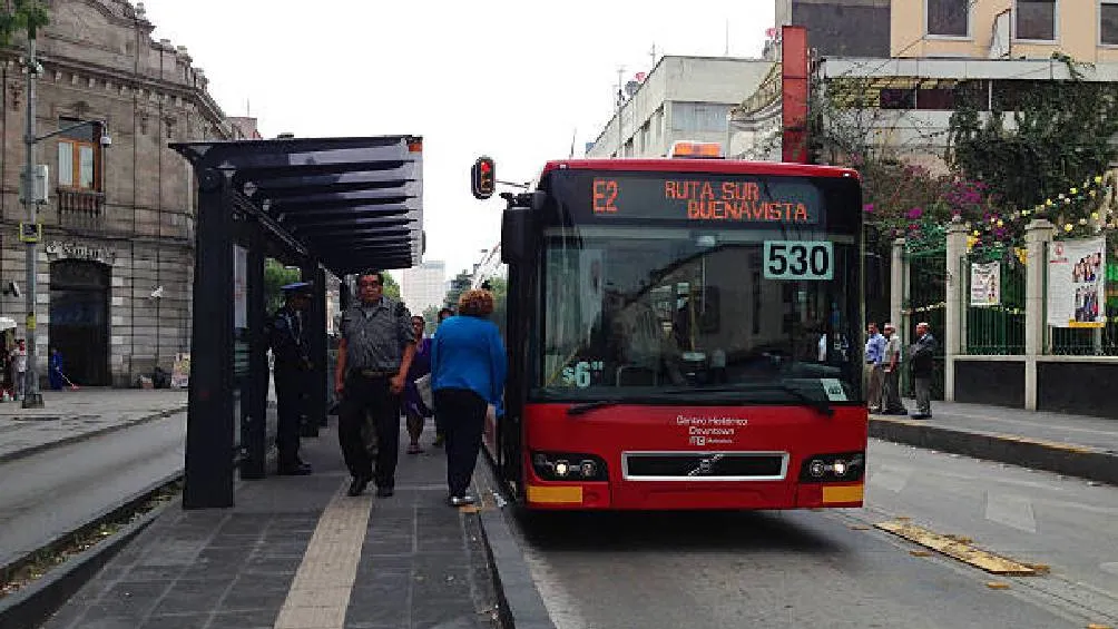 El Metrobús se ha consolidado como un eje fundamental en la movilidad de la Ciudad de México, al ofrecer una alternativa eficiente/iStock