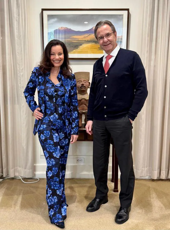 Fran Drescher se reunió con el embajador de Mexico en EU / X: @emoctezumab