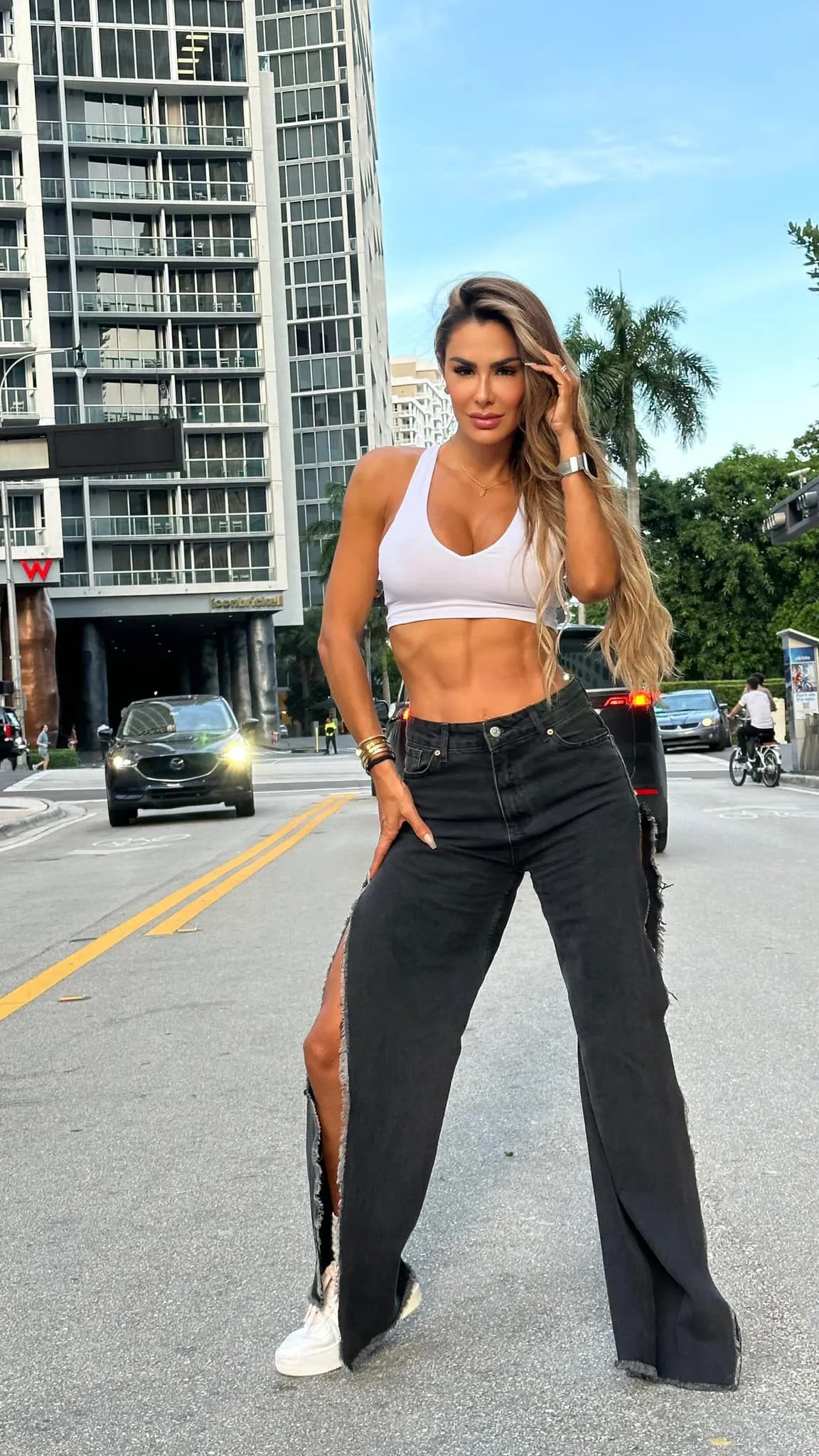 Ninel Conde ofreció una plática donde reveló pasajes ocultos de su vida / FB: @NinelConde