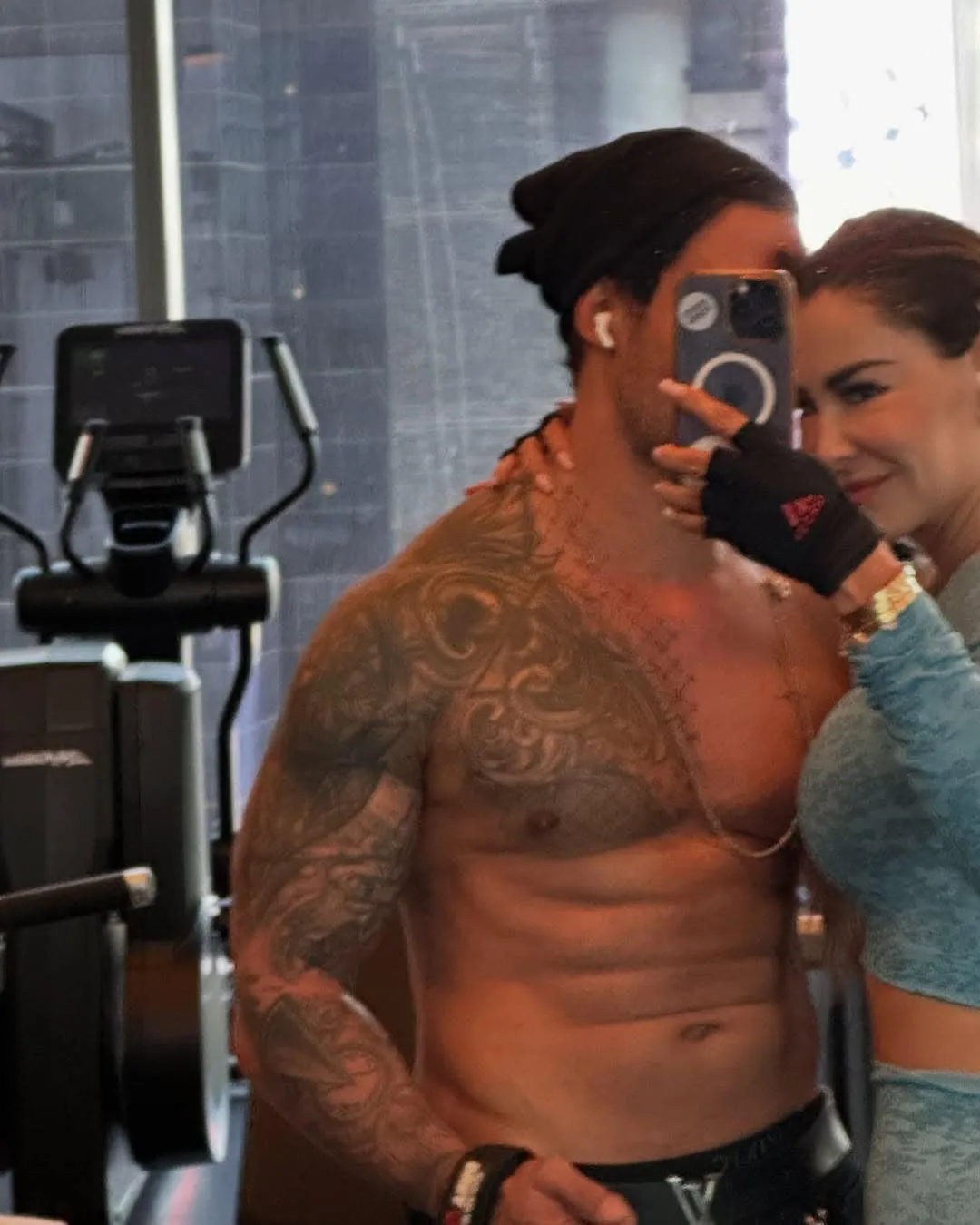 La cantante actualmente tiene una pareja con la que busca casarse / FB: @NinelConde