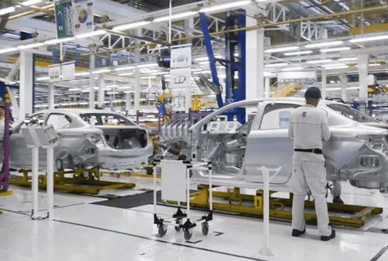 Presidencia dicen que perdería más Nissan con su salida / Redes Sociales