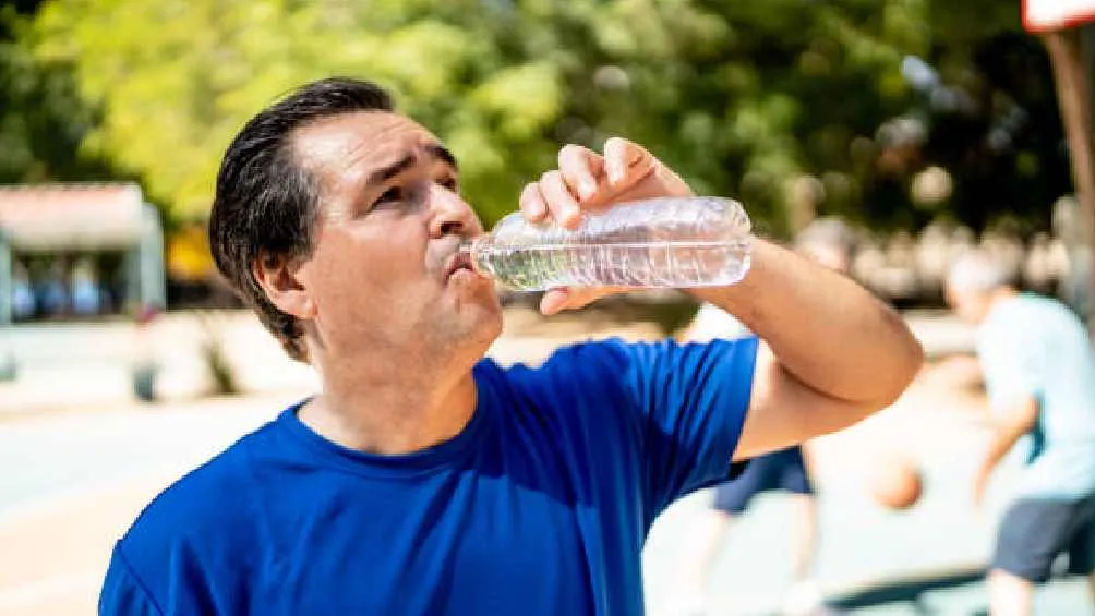 Se recomienda a la población mantenerse bien hidratada/Pixabay