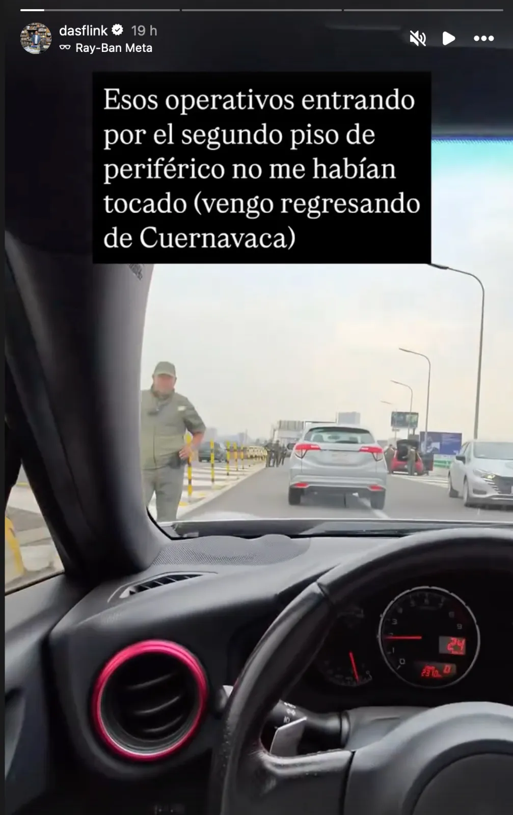 Un automovilista grabó el momento de su detención en el segundo piso / Redes Sociales