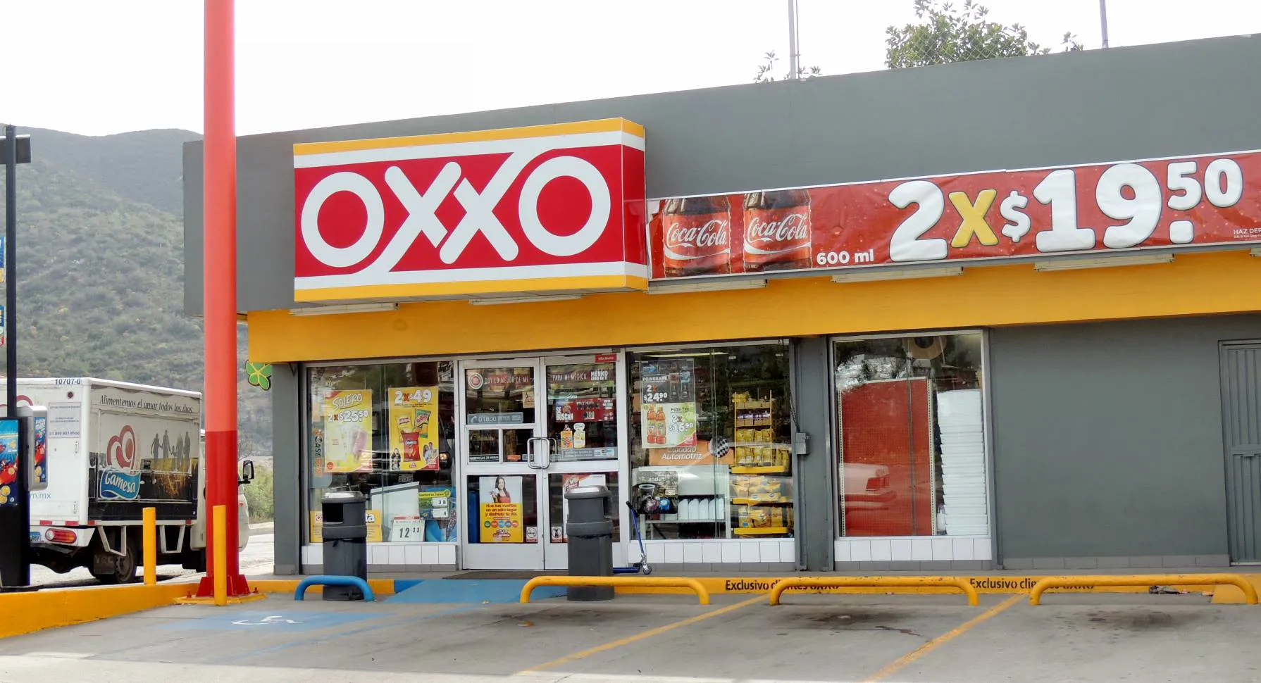 Oxxo reporta que genera 170 mil empleos directos / Redes Sociales