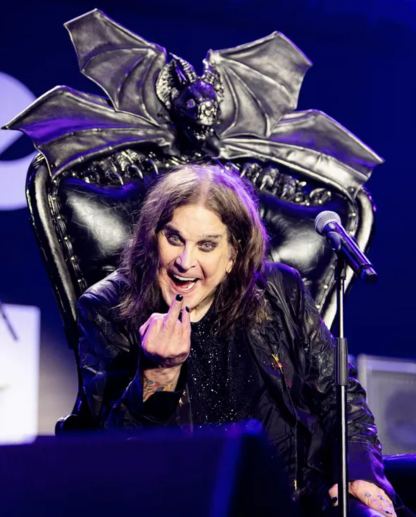 Aunque no se levantó de su asiento, Ozzy no perdió la esencia que lo caracteriza / Redes Sociales