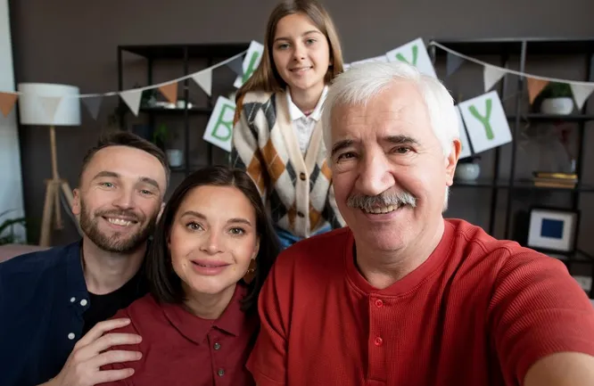 Los programas del Bienestar también están enfocados a los padres / FREEPIK