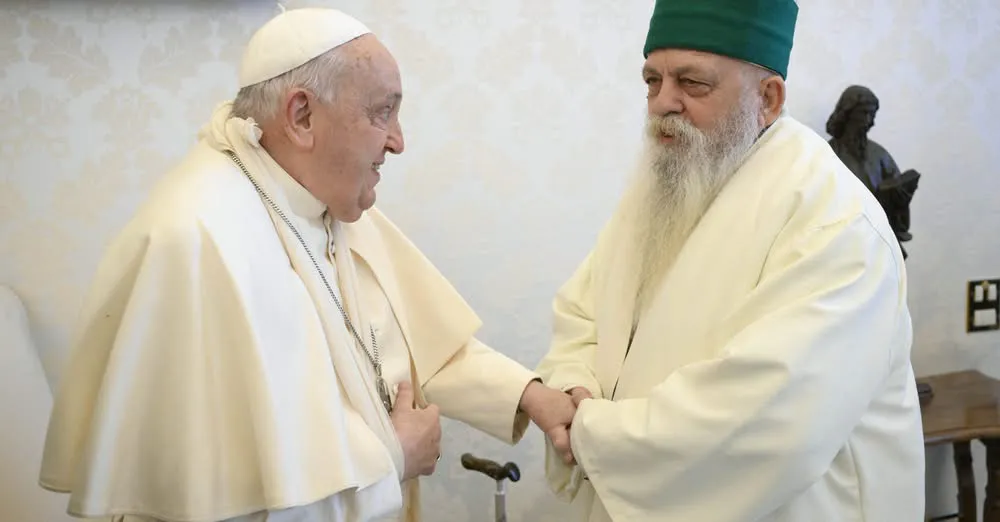 El Papa, con su brazo lastimado, continúo con sus actividades del día / Redes Sociales