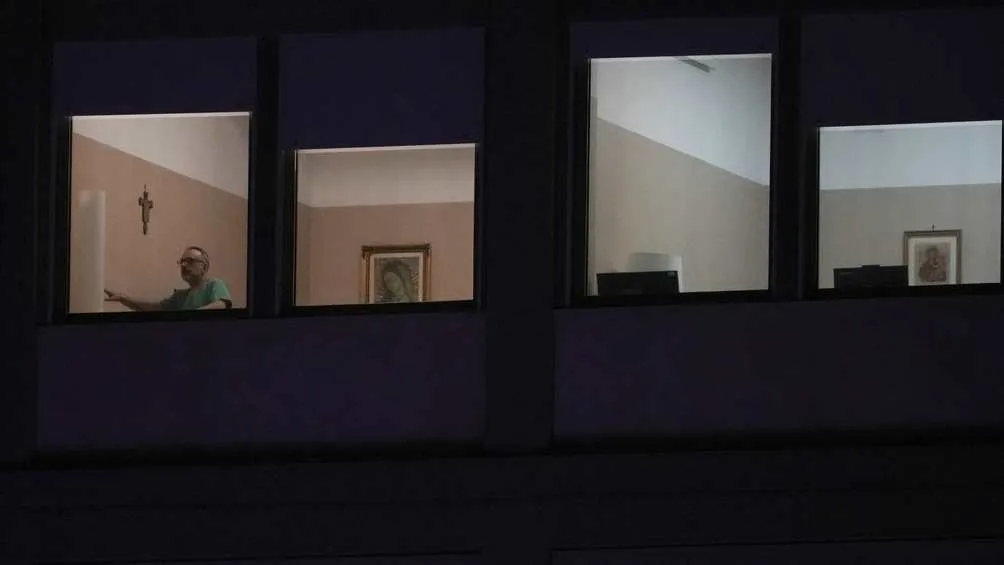 En su habitación de hospital el Papa tiene un cuadro de la Virgen de Guadalupe/AP