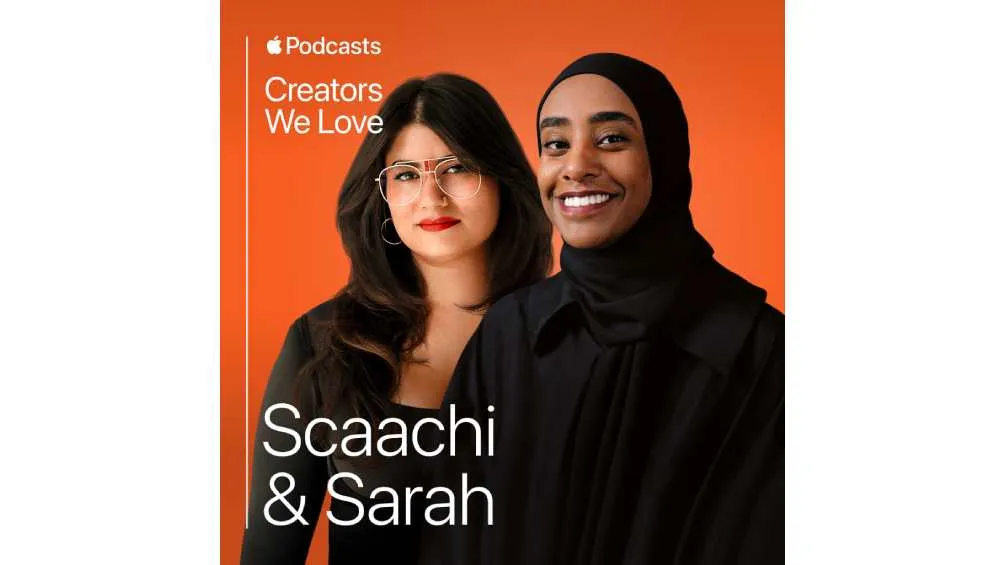 Sarah Hagi (der.) es una periodista canadiense de raíces musulmanas/X