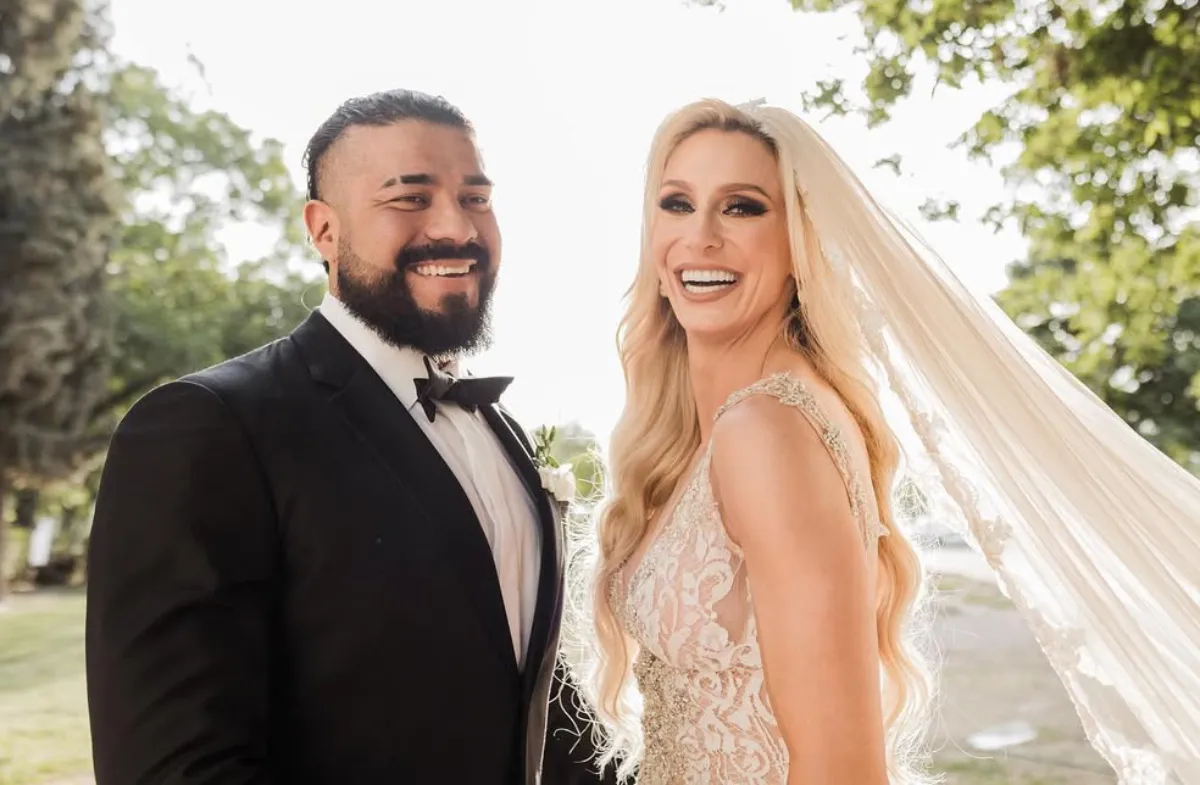 Andrade y Charlotte Flair durante su boda I IG: @charlottewwe