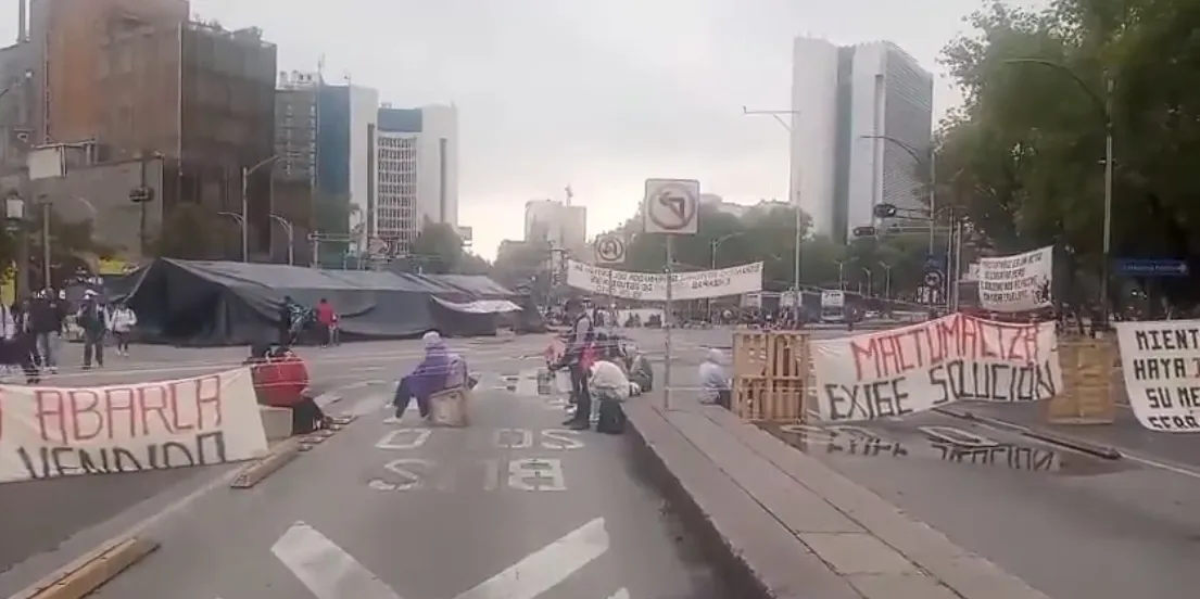 Los manifestantes hicieron otro plantón en la Plaza de Santo Domingo / Redes Sociales