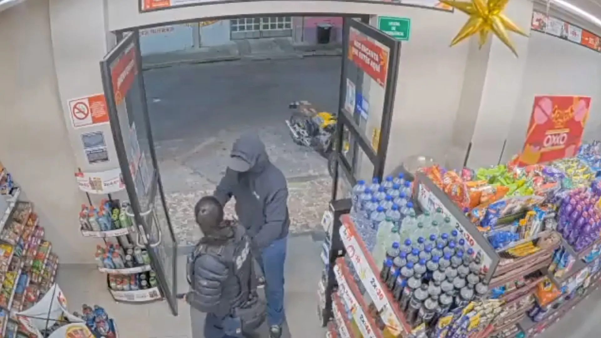 El presunto ladrón es buscado por la SSC / Redes Sociales