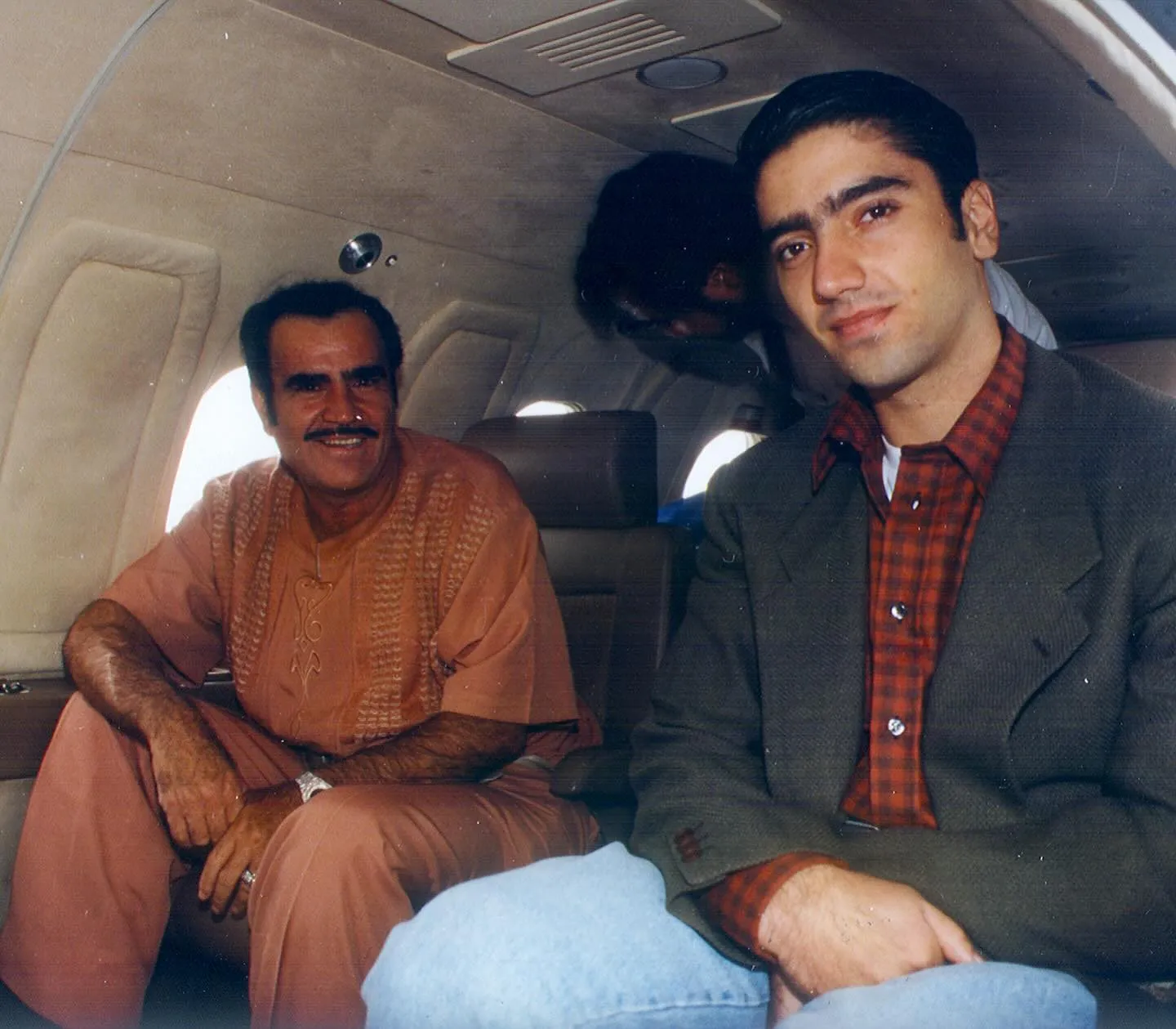 Álex busca seguir los pasos de su padre don Vicente Fernández / FB: @alejandrofernandezoficial