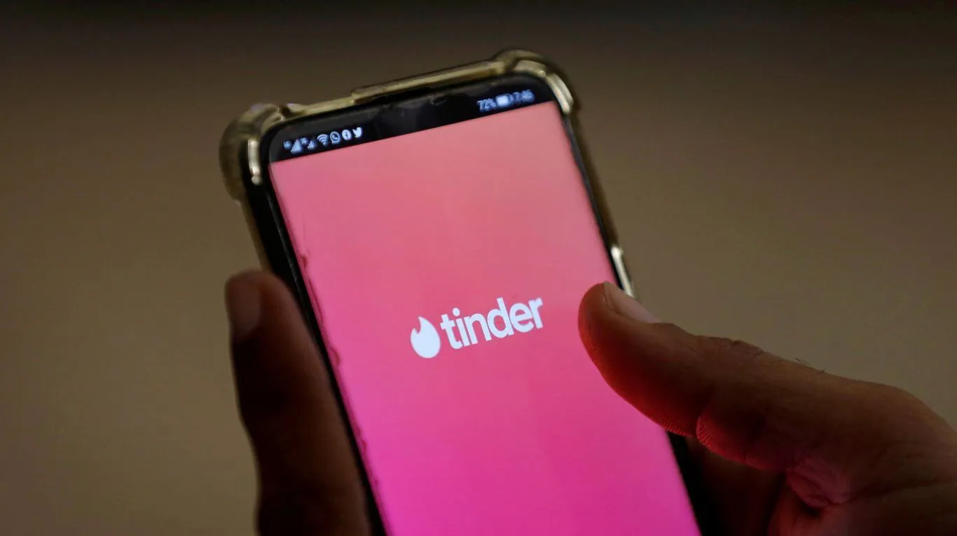 Tinder ahora pondrá la IA a revisar mensajes inapropiados y resolver dudas / Redes Sociales