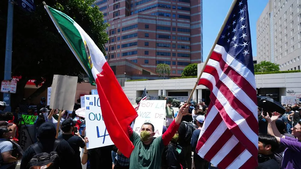 La acción se suma al despliegue militar en Los Ángeles y operativos contra migrantes en varias ciudades. / AP