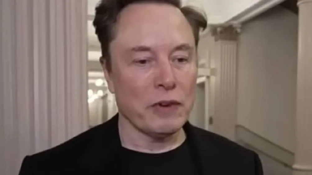 Según el magnate, “El Sol se está expandiendo lentamente, y en algún punto incinerará la Tierra. / Captura de pantalla