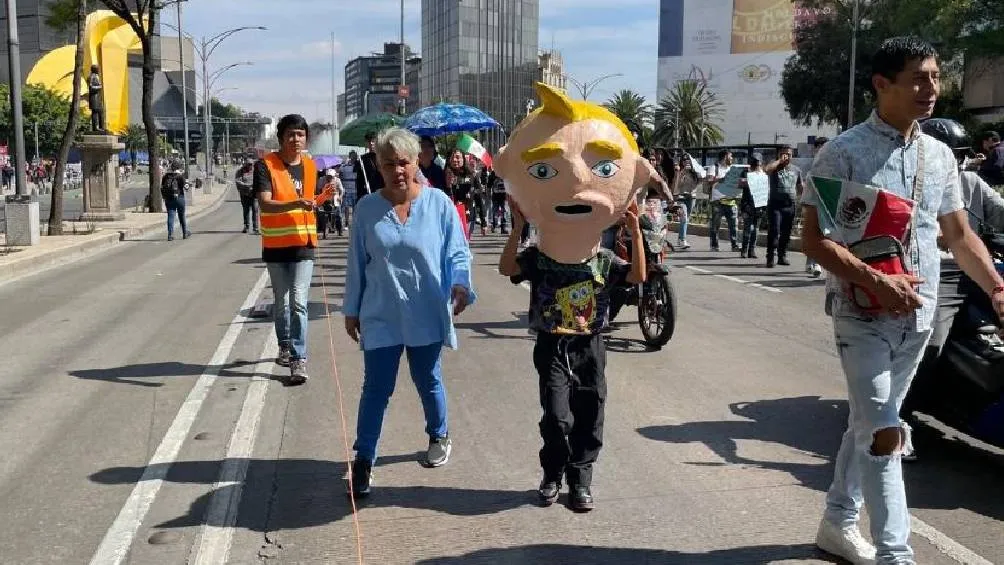 Después de su toma de protesta, cientos de personas marcharon en la Ciudad de México hacia la Embajada de Estados Unidos para protestar contra su política migratoria. | Mvsnoticias