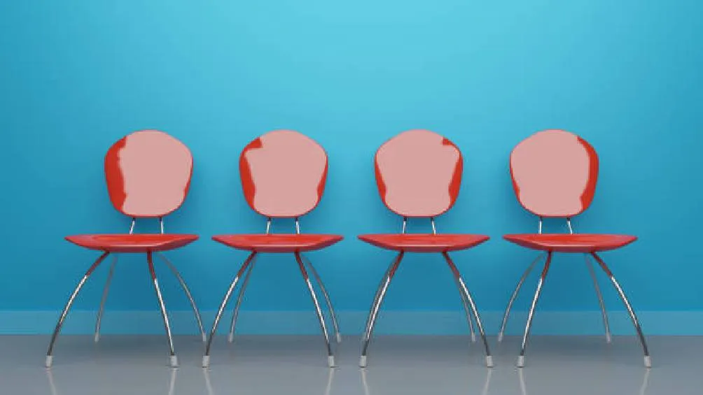 La Ley Silla exige a las empresas proporcionar sillas con reslpado a sus trabajadores que pasan mucho tiempo de pie. | iStock