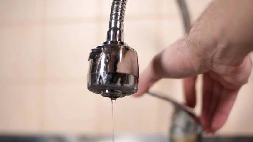 Las autoridades sugieren llenar completamente los tinacos y cisternas. | Pixabay