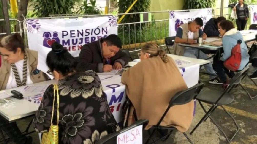 A partir de agosto de 2025, todas las mujeres mexicanas de entre 60 y 64 años podrán inscribirse para recibir la Pensión Mujeres Bienestar. / RS