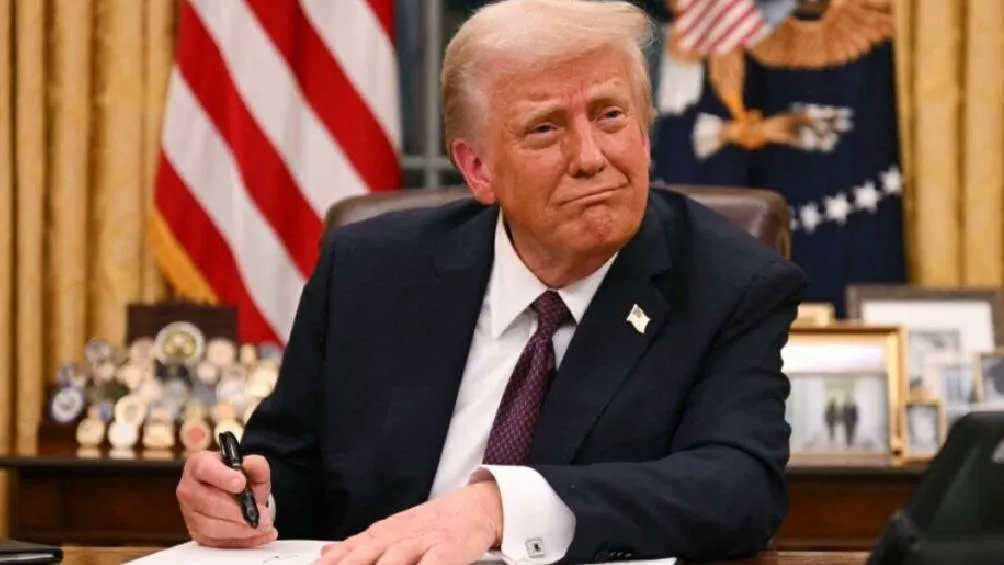 Donald Trump declaró que la crisis migratoria en Canadá y México impone a Estados Unidos la responsabilidad de recibir migrantes. | AP