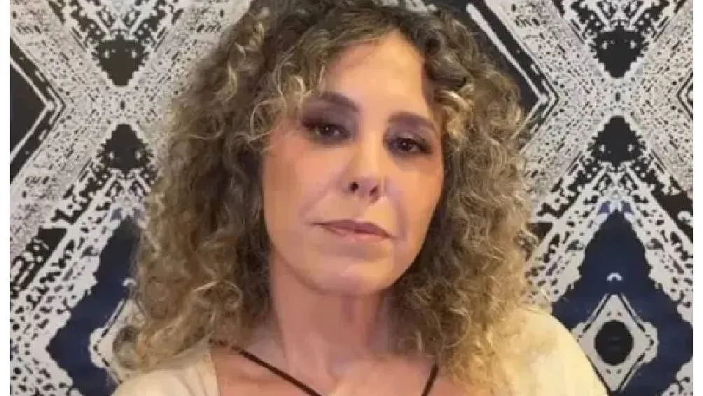 La actriz optó por moverse lo menos posible para observar la reacción de los escoltas./ RS