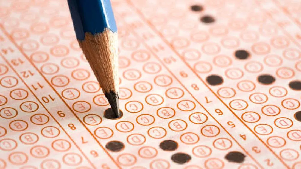 Solo se permiten materiales básicos: dos hojas en blanco, lápiz, goma y sacapuntas./ iStock