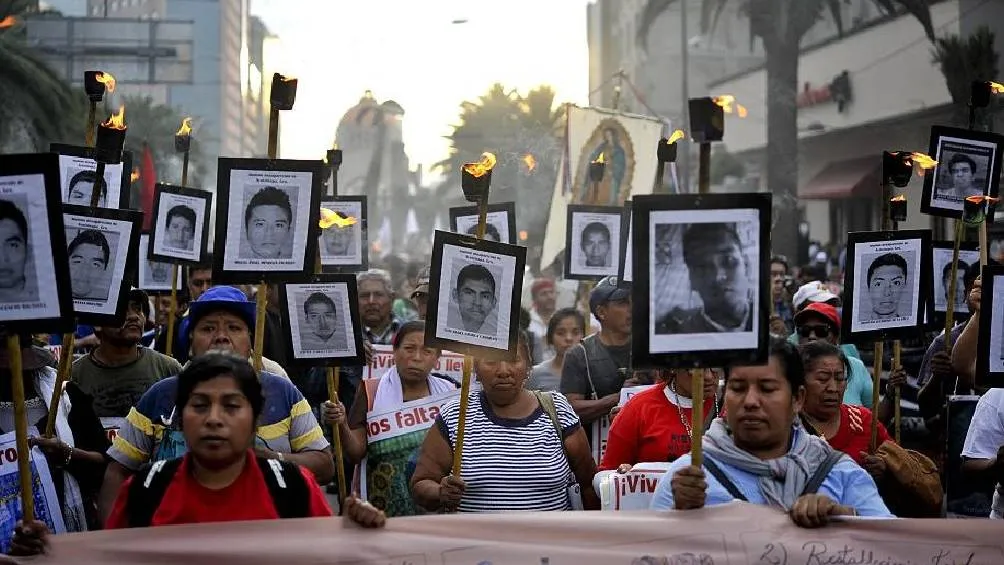 La versión oficial del gobierno de Enrique Peña Nieto afirmaba que los estudiantes fueron entregados a un grupo criminal. | BBC
