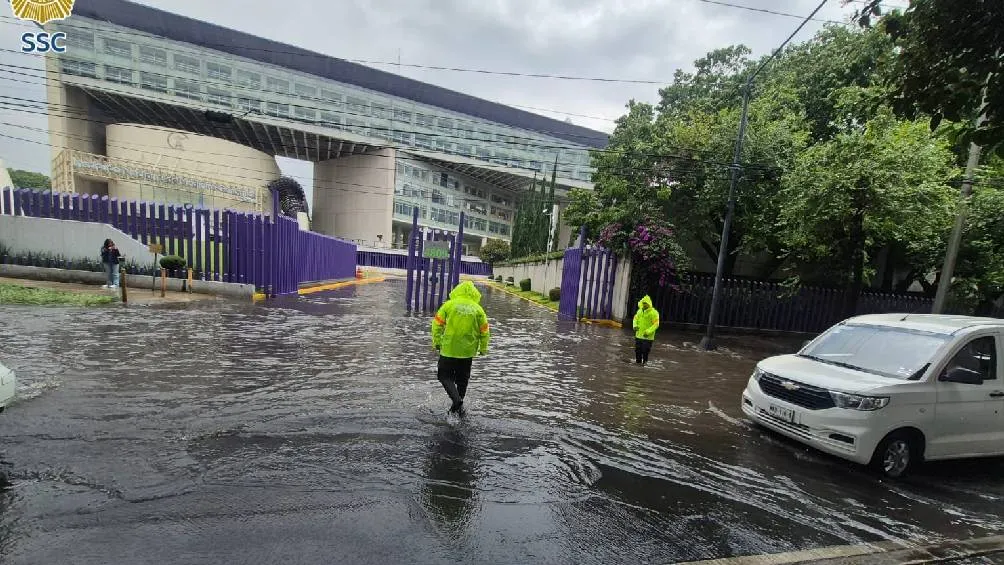 Las fuertes lluvias registradas este lunes en la Ciudad de México provocaron diversas afectaciones en distintos puntos de la capital./ SSC