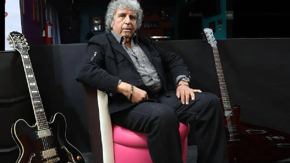 Acosta, nacido el 15 de diciembre de 1941 en Ciudad de México, descubrió su pasión por la música a los 14 años. / X