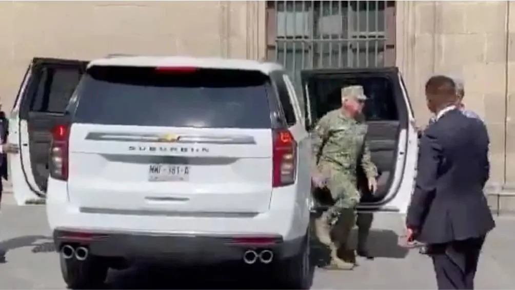 Funcionarios federales han llegado al Palacio Nacional con un fuerte dispositivo de seguridad, anticipando reacciones a las órdenes ejecutivas del presidente de EE. UU. | RS