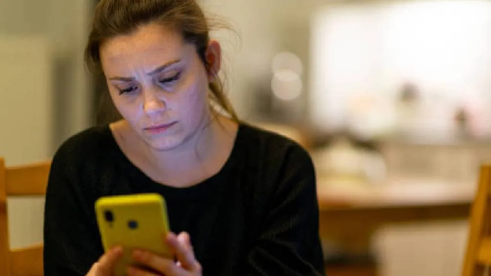 Conoce los códigos que podrán salvarte de ser espiado / iStock