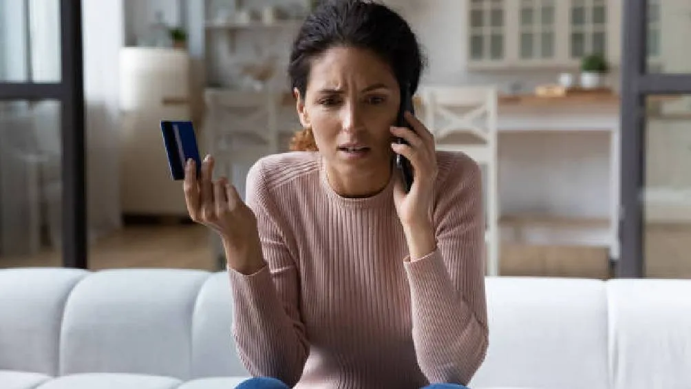 Escuchar ruidos extraños durante llamadas puede ser señal de que te espian. / iStock