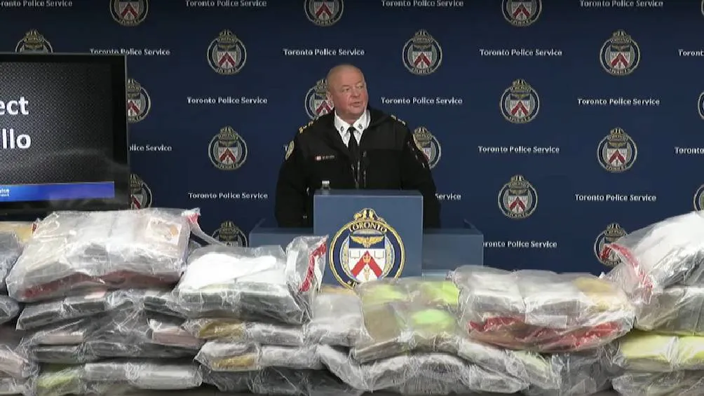 La policía de Toronto realizó el mayor decomiso de cocaína en la historia de la ciudad, confiscando 835 kilogramos. | Toronto Police Service