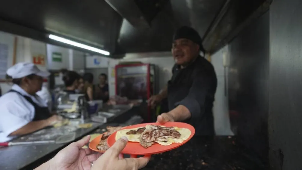 Hernández explicó que, tras la entrega de la distinción, comenzaron a surgir cambios inesperados al interior del equipo. / Los Ángeles Times