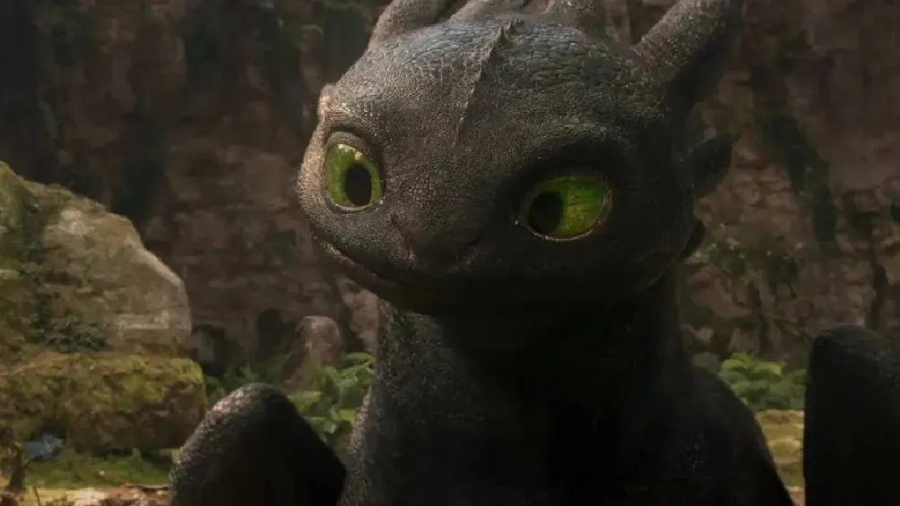 Durante la escena postcréditos, aparece el Libro de los Dragones abierto en una página en blanco correspondiente a la especie Furia Nocturna./ X