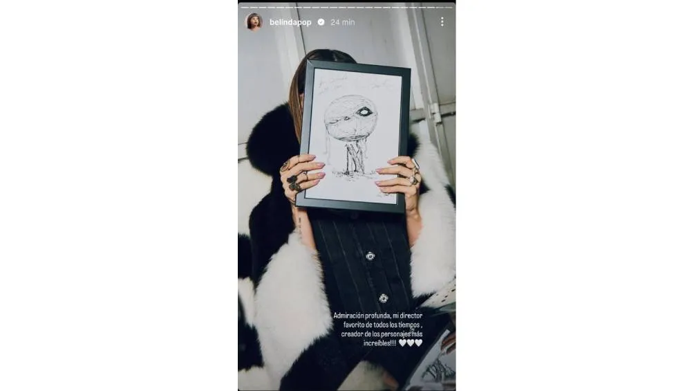 Tim Buron le obsequió una ilustración original a la intérprete de "Heterocromía" | IG: @belindapop