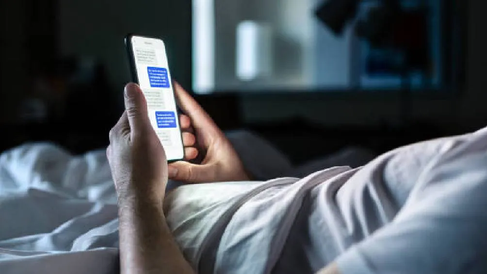 Se recomienda reunirse en lugares públicos y verificar la información para evitar fraudes. | Pixabay