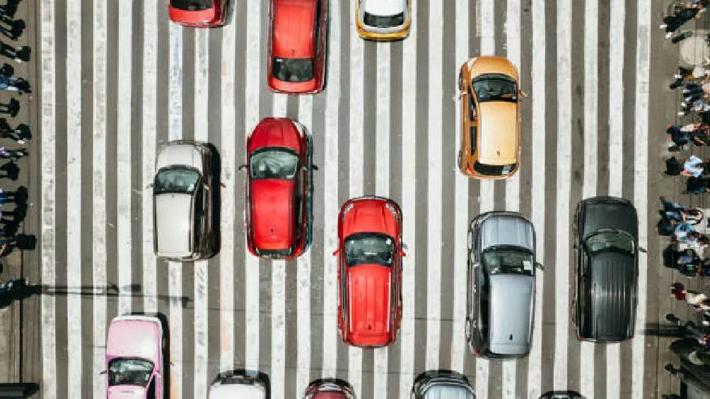 Recuerda respetar el programa &quot;Hoy No Circula&quot; para evitar multas/ iStock