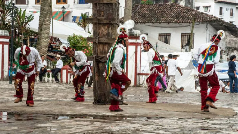 El ritual de los Voladores de Papantla es una ceremonia ancestral del pueblo totonaca reconocida desde 2009 por la UNESCO como Patrimonio Cultural Inmaterial de la Humanidad. | Imagen de referencia / iStock