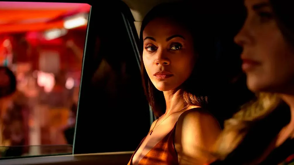 Zoe Saldaña se galardona como mejor actriz de reparto. | Vogue México