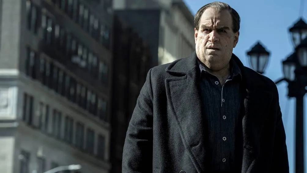 Colin Farrell se galardona como mejor actor en una serie limitada.