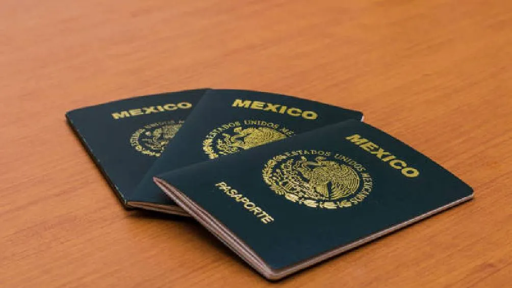 El pasaporte mexicano es un documento oficial que permite a los ciudadanos de México viajar al extranjero y sirve como identificación que certifica su nacionalidad e identidad.| Pixabay