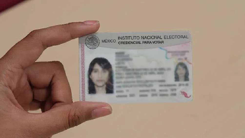 El Instituto Nacional Electoral (INE) ha fijado el 10 de febrero como la fecha límite para que los mexicanos renueven su credencial de elector.| INE