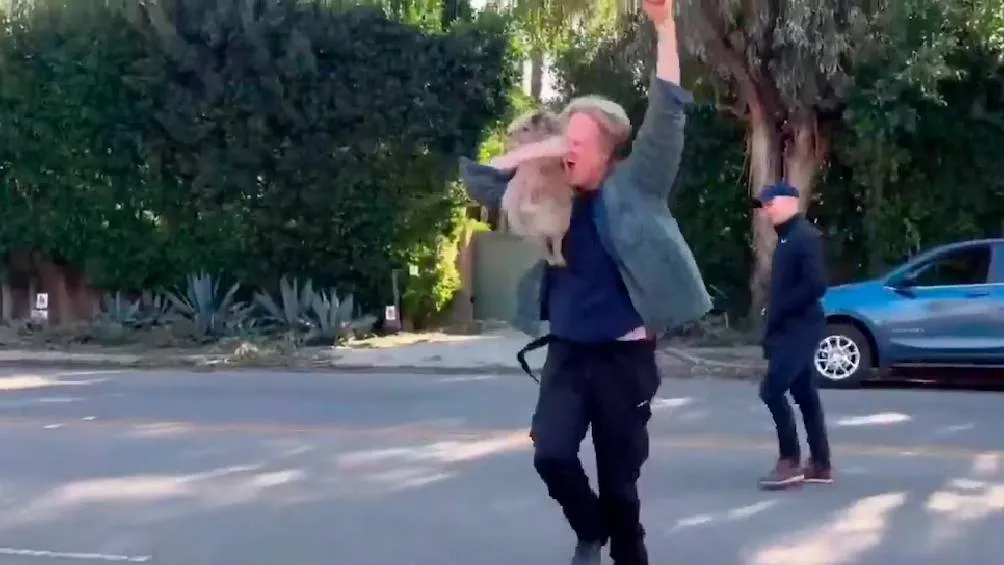 Kreutz grabó una emotiva escena, habiendo seguido la historia desde el principio. | Captura de pantalla/NBC News